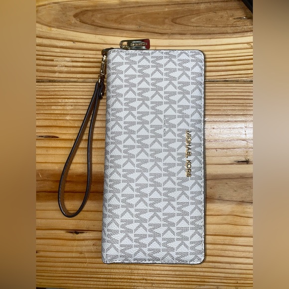 Michael Kors Wallet - Picture 1 of 2